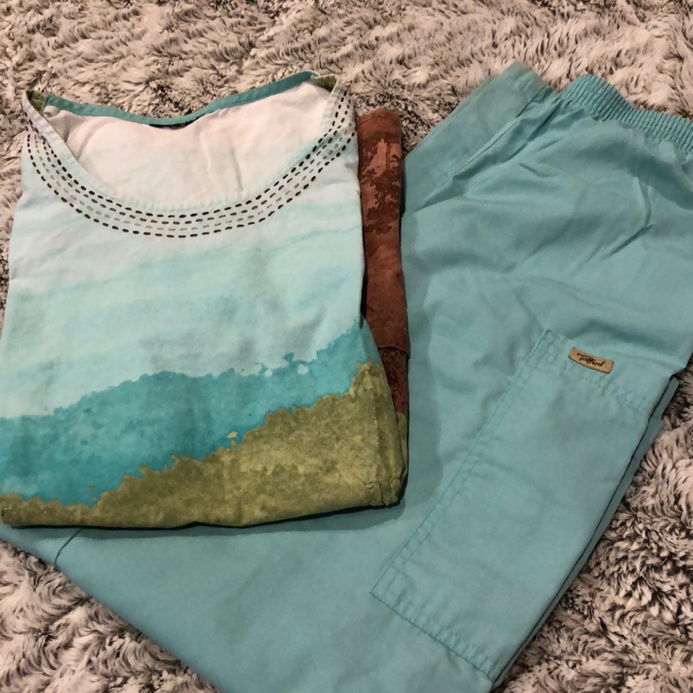 Scrubs set